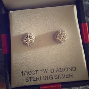 Diamond Halo Stud 1/10 ct. t.w. Sterling silver